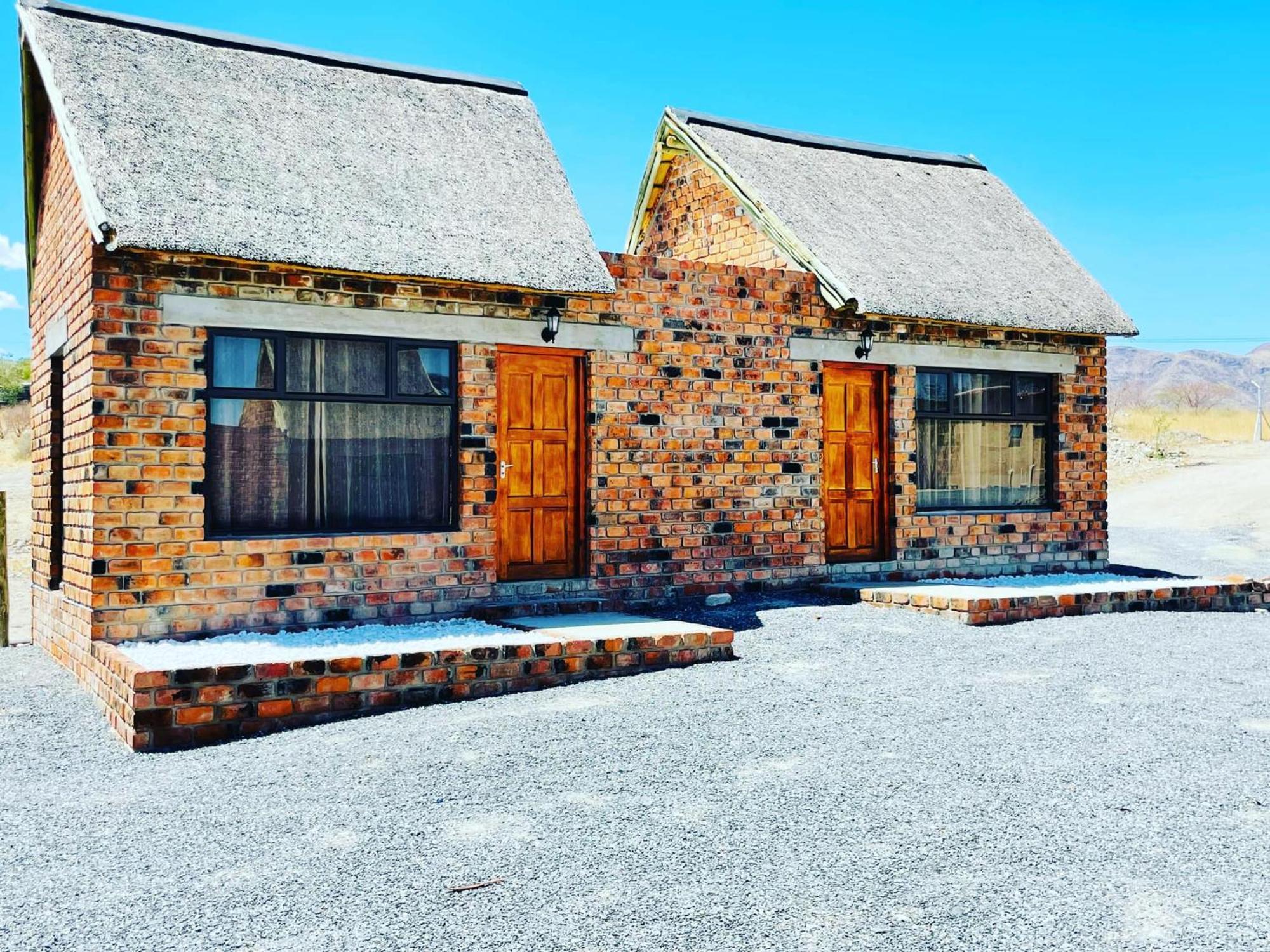 Issa Guesthouse Usakos Екстер'єр фото